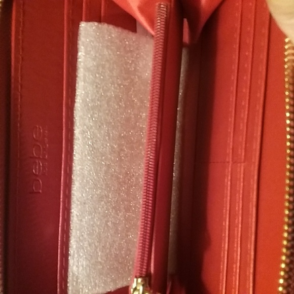 BEBE NWT Zip around wallet, Red/Gold - Picture 4 of 4